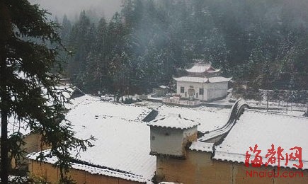 一起去醉美雪景尝游客看美食|美食|度假区村落的融水图片