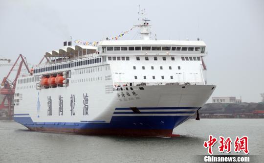 图为中国建造的最大客滚船之一“渤海钻珠”轮。　张玉雷　摄