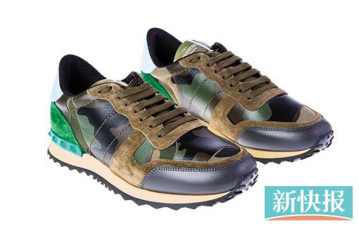 Valentino拼色运动鞋 灰一度的大迷彩图案已经很特别,还要加上鞋跟翠绿色的拼接,抢眼十足十。
