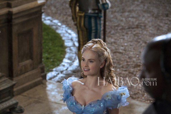 美女与野兽图片真人版 810b5a9c-3f6e-4a09-8b0e-7d74e66573bb_size49_w600_h400.jpg