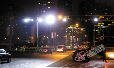 理工大学校长建议 降低补光灯亮度|交警|追尾