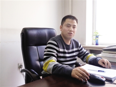 着重关注近期时政热点 针对性训练探究性试题