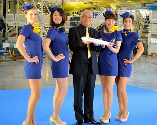 日本天马航空公司（Skymark Airlines）空姐制服（网页截图）