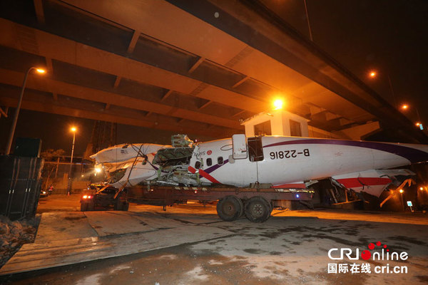 2015年2月5日晚间，台湾省新北市，空难大型残骸全部载离现场。图片来源:unioncom/CFP