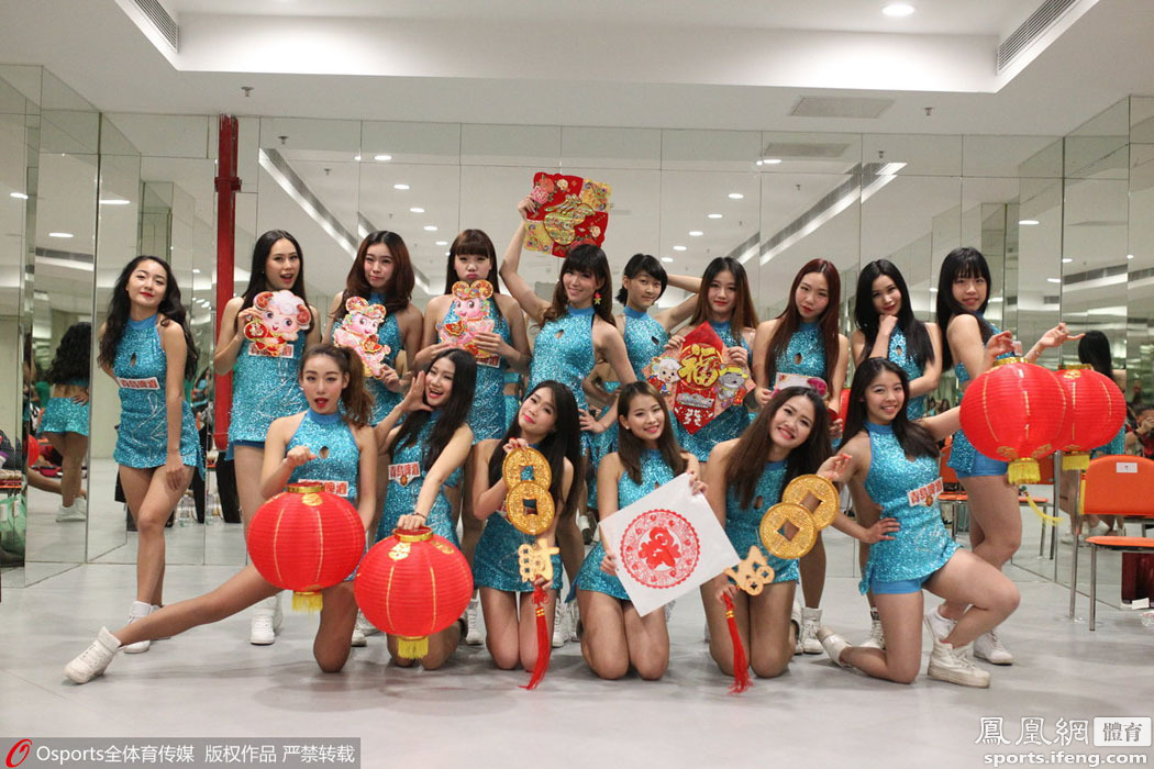 CBA赛场美女如云 广东篮球宝贝送新春祝福