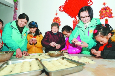 包饺子迎小年