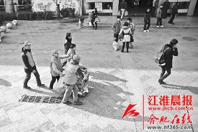 情人节 情侣一起穿上<em>红马甲</em>|<em>志愿者</em>|<em>红马甲</em>_凤