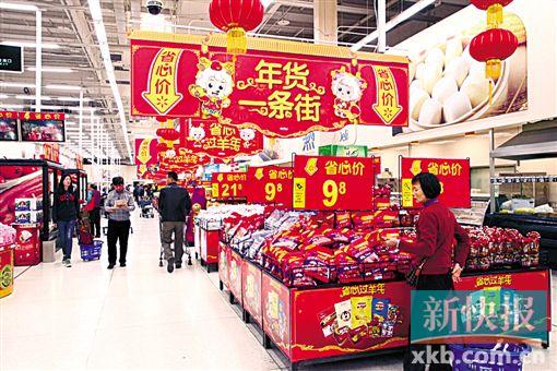 ■沃尔玛首次携手《喜羊羊与灰太狼》,通过家喻户晓的卡通形象把“年货一条街”装扮得更生动有趣。