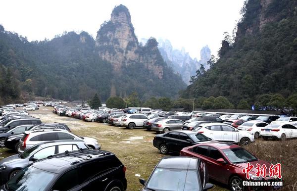 自驾游蜂涌 湖南张家界武陵源旅游火爆?|武陵源