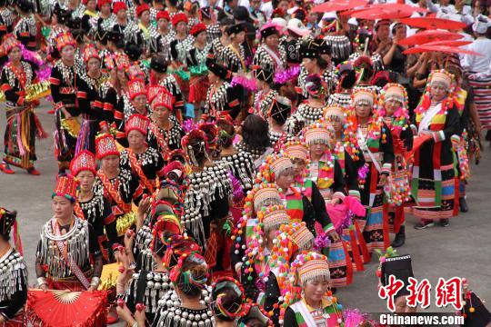 图为目瑙纵歌狂欢现场。　吴华丽　摄