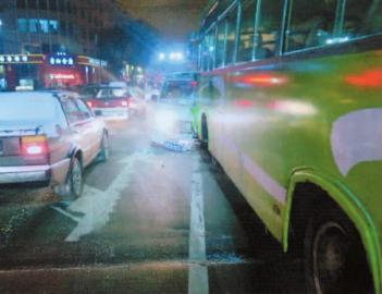 男子雪天醉驾撞人逃逸又撞大客|肇事|相撞