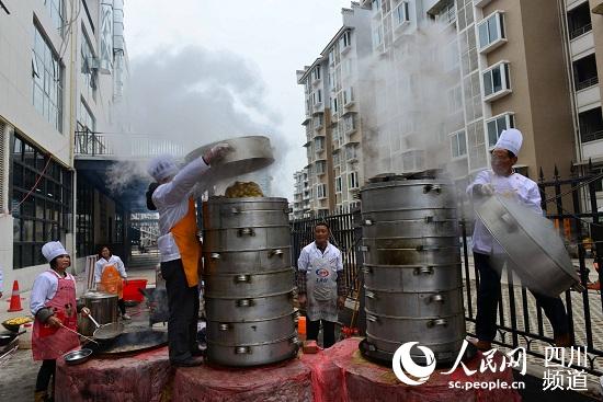 为千叟宴精心准备的高架蒸笼(张晓东 摄)