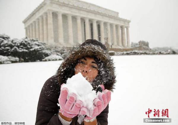 美国华盛顿遭遇暴风雪 市民雪中享乐|气象|华盛顿