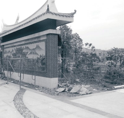 一些拆除“两违”后的土地上，建起了具有当地文化特色的公园。