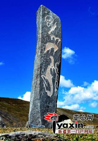 三道海子石堆遗址的鹿石。鹿石是指一些琢平的四面体的或圆形的石柱或石板，上面凿有各种动物图形。鹿石分布极其广泛，几乎遍及整个欧亚草原。（资料图片）