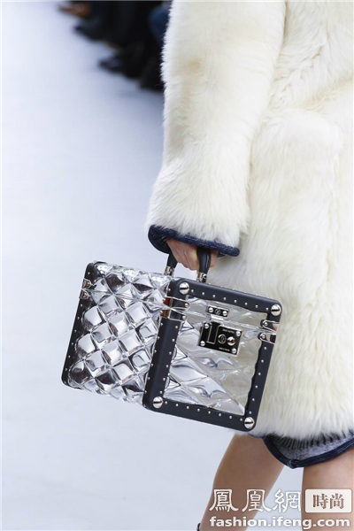 不拿箱子出门都算不上时髦 路易威登诠释旅行