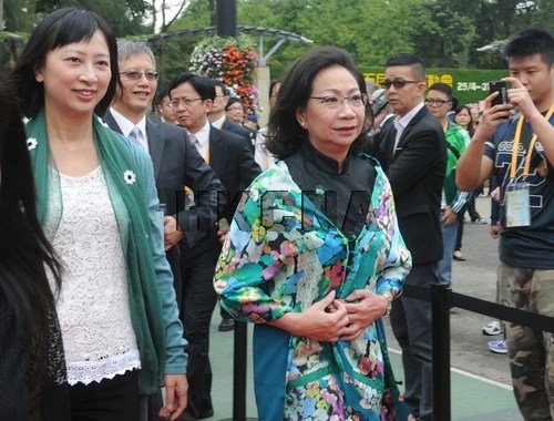 图:香港花展开幕 行政长官夫人任主礼嘉宾|香港