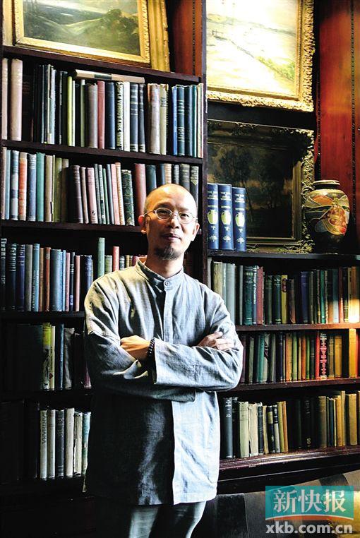 刘思东,又名刘诗东。1964年生于广州。1997年结业于广州美术学院国画系山水研究生班。现为中国美术家协会会员,广东省美术家协会理事,广东省青年美术家协会副主席。