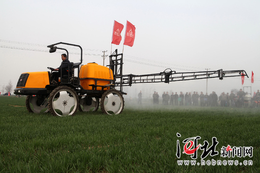 新型农机亮相赵县(图)|植保|喷灌机