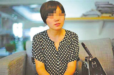 偷官女贼：还偷了另一副厅级官员家三四十万的购物卡 声音> 被判刑10年的房云云因怀有身孕，被批准监外执行。