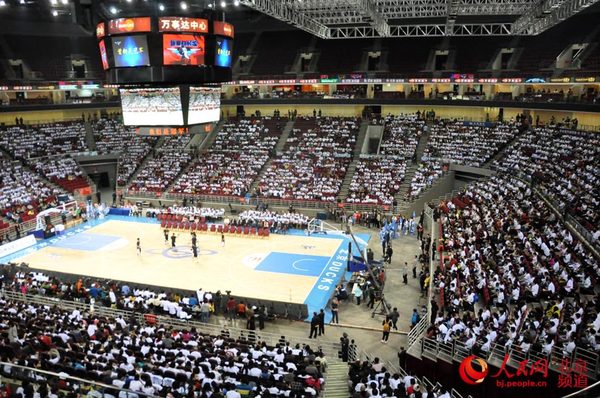 北京首钢男篮冠军之夜 8000名球迷助威|球迷