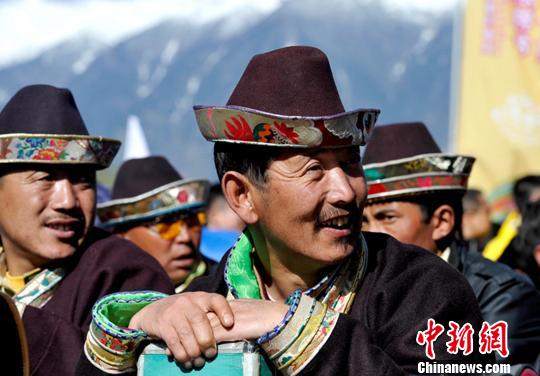 西藏林芝民众服装。李林　摄