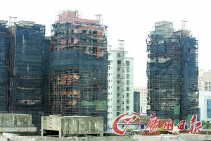 深圳有40万栋违建，其中大部分是在农村集体用地上所建的“小产权房”。（资料图片）