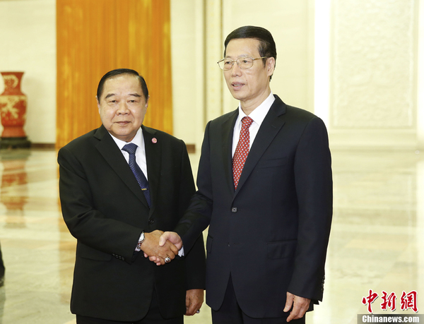 张高丽在北京与泰国副总理兼国防部长巴威举行