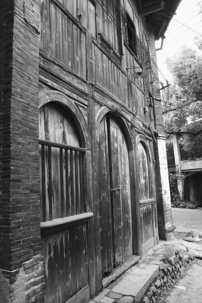 旧街上中西合璧的骑楼建筑