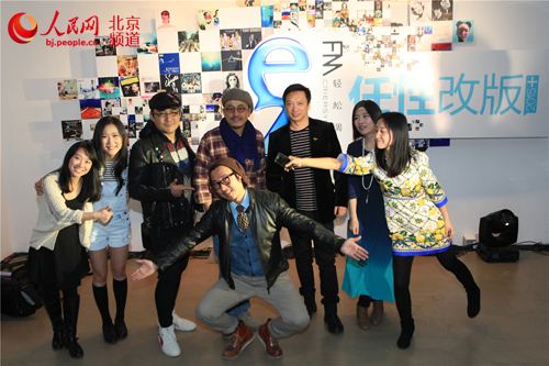 轻松调频主持人合影