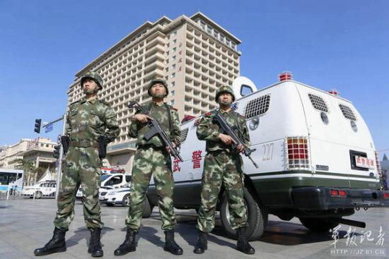 执勤哨兵严阵以待