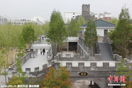 武汉高校回应建校长城:绝非山寨 花费约400万