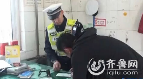 济南:保时捷卡宴悬挂假号牌 司机被查车证被扣