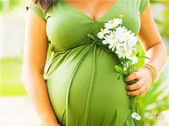 老人常說，孕媽媽的過敏病可能會遺傳給胎兒，在懷孕期間犯過過敏的孕婦，自己的血液與胎兒的血液為一體，所以過敏這種病遺傳給胎兒的幾率很高。