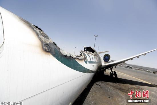 也门航空626号班机空难,全美航空405号班机空难 资料图:当地时间2015年4月29日,也门萨那国际机场,一架费利克斯航空