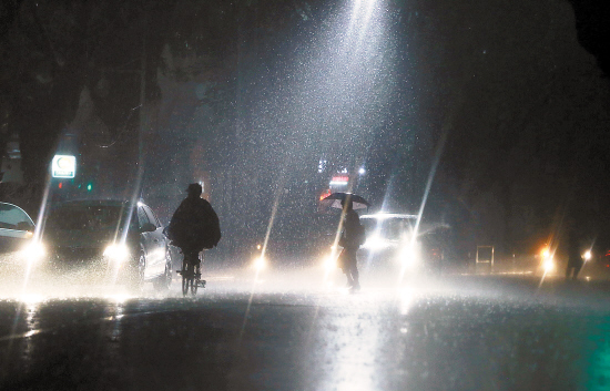 今晨暴雨滂沱|切变线|阵风