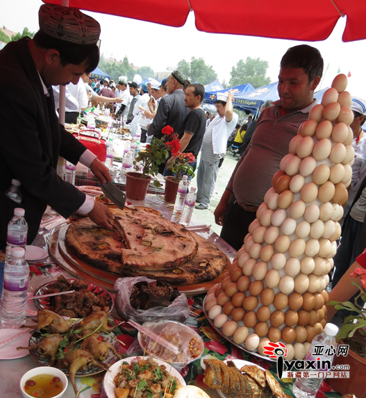 美食云集。通讯员 黄维刚 摄