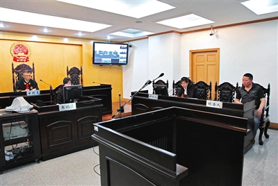 浙法院刑案庭审 被告人与律师同桌|高院|被告