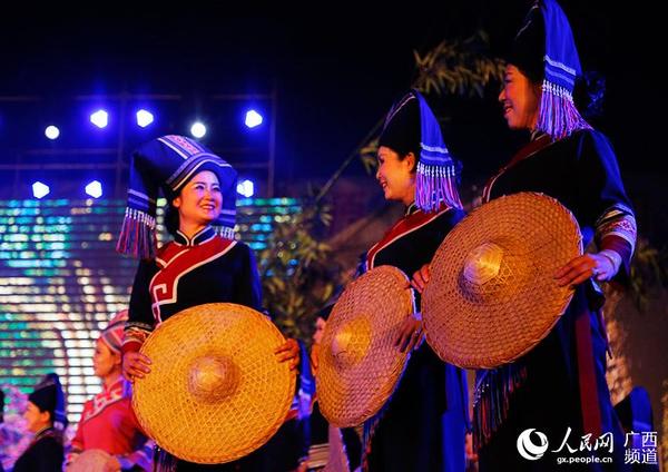 通过“吼敢”歌节、“吼敢”壮剧，越来越多的青年壮剧演员走上舞台。