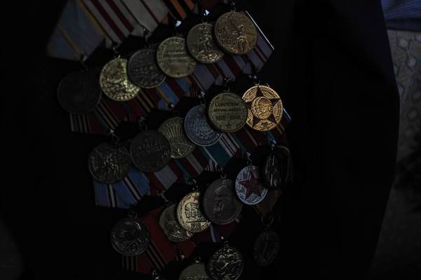 （老兵伊万尼欣的勋章，新华社记者戴天放摄）