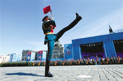 伴着《喀秋莎》乐曲行进|海军|军兵种