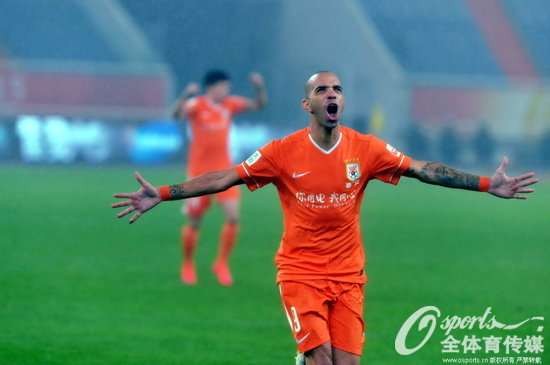 中超 塔尔德利首球戴琳染红 鲁能主场2 1逆转建
