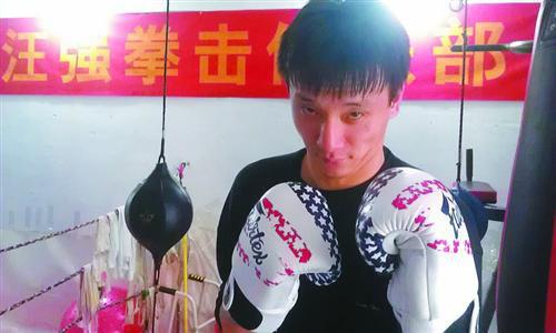 中国职业拳击联赛开战 脑瘫拳手汪强战平对手
