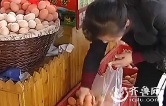 山东各地鸡蛋价格连续下跌 专家:上半年难有明
