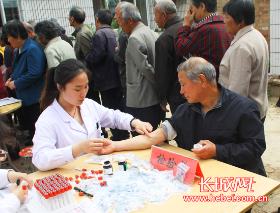 <em>衡水市</em>五院开展百姓义诊活动 送健康下乡|erro