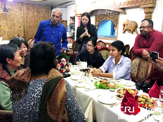 参与寻亲的中国国际广播电台记者们