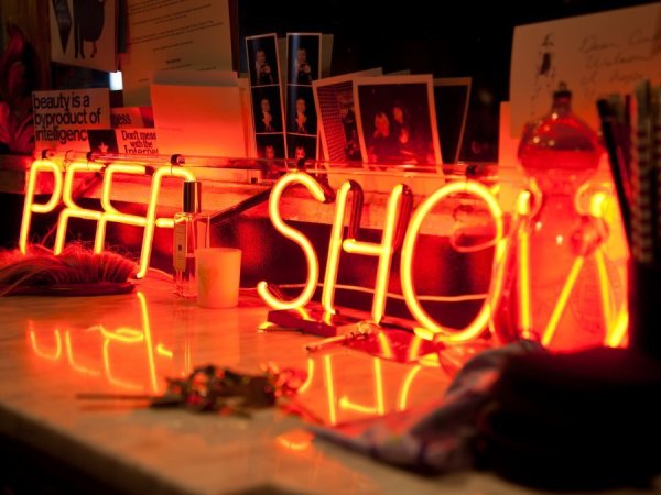 　　探访全球最大色情网站办公室