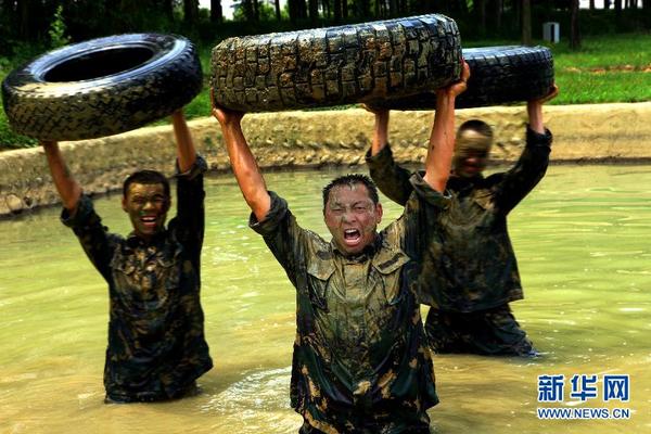 解放军特战少校战力强大 操枪射击发发十环|参