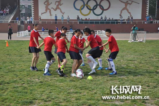 十城市中小学足球教学课程体系研讨会在石召