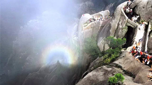 置身于美景中才是首要的 峨眉山圣灯,峨眉山传说中的奇观.